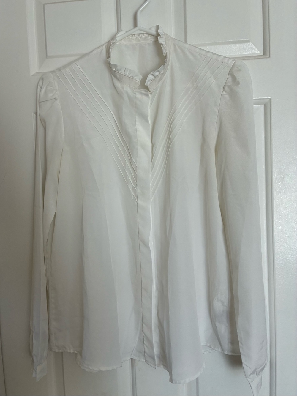 White Ruffle Collar Button-Front Blouse Size 42